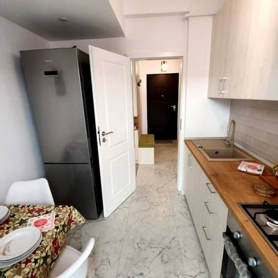 Alquiler de un moderno piso de 2 habitaciones con cocina independiente y balcón, 55 m², en Bucarest, Rumanía